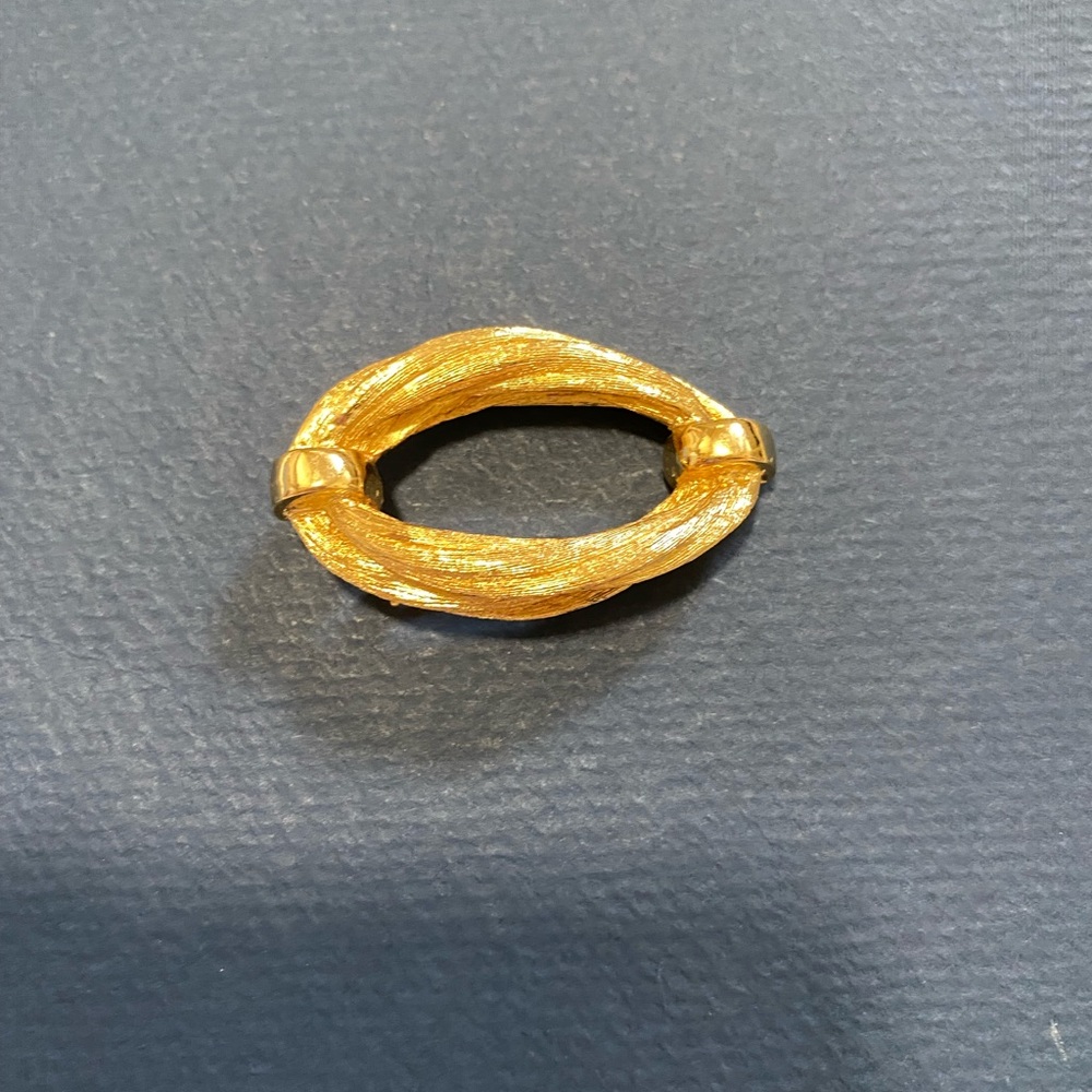 Authentic vintage Dior golden tone brooch - Picture 1 of 7